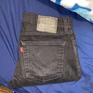 Black Levi’s size W32 L32
